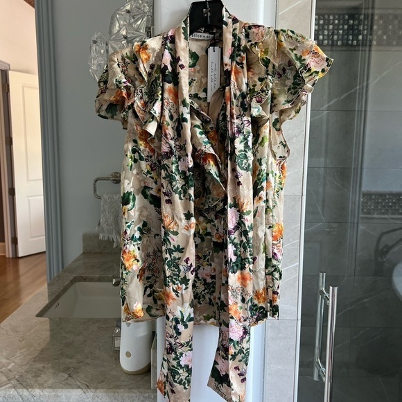 ALICE + OLIVIA Jeannie Floral Burnout Bow Collar Blouse - Picture 5 of 13